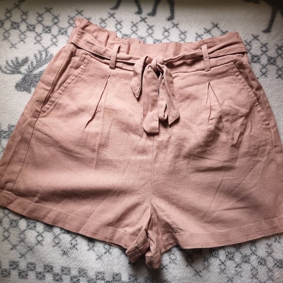 Peach colored shorts - Picture 1 of 4